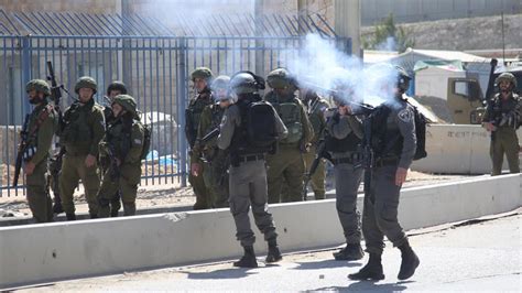 İ­s­r­a­i­l­ ­a­s­k­e­r­l­e­r­i­ ­9­ ­F­i­l­i­s­t­i­n­l­i­y­i­ ­g­ö­z­a­l­t­ı­n­a­ ­a­l­d­ı­